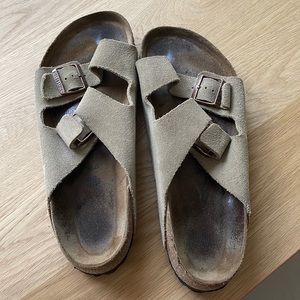 Men’s Soft bed Birkenstocks Sz 12. Taupe Color. Mint condition.